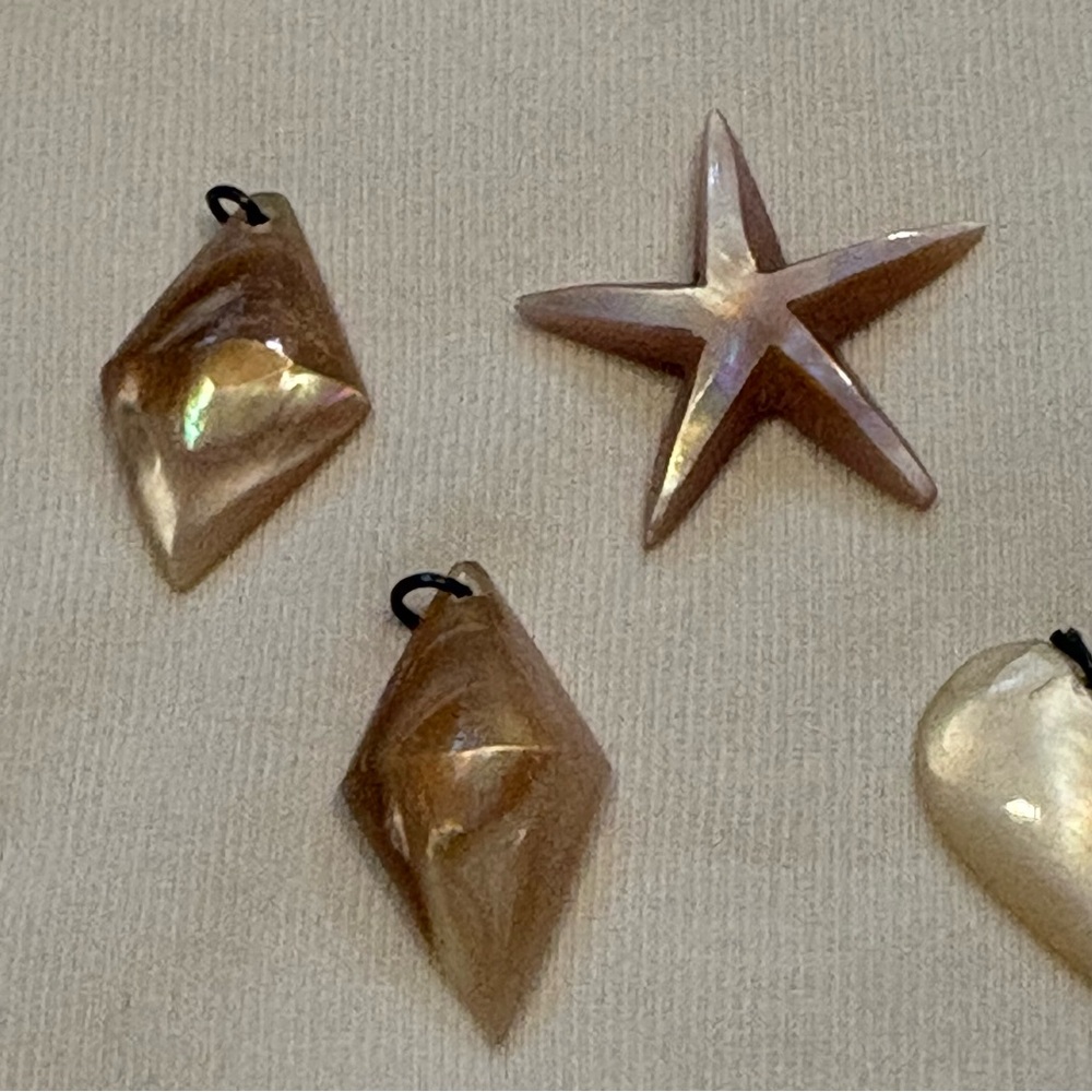 Vintage Mother-Of-Pearl Charms Heart Star Diamond Retro Set of 4 Hand Carved 4pc - Picture 2 of 7